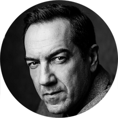 Photo of Eduardo Raggi - Brand Strategy Consultant & Creator of NOT A LOGO - https://eduardoraggi.com.br/@blank